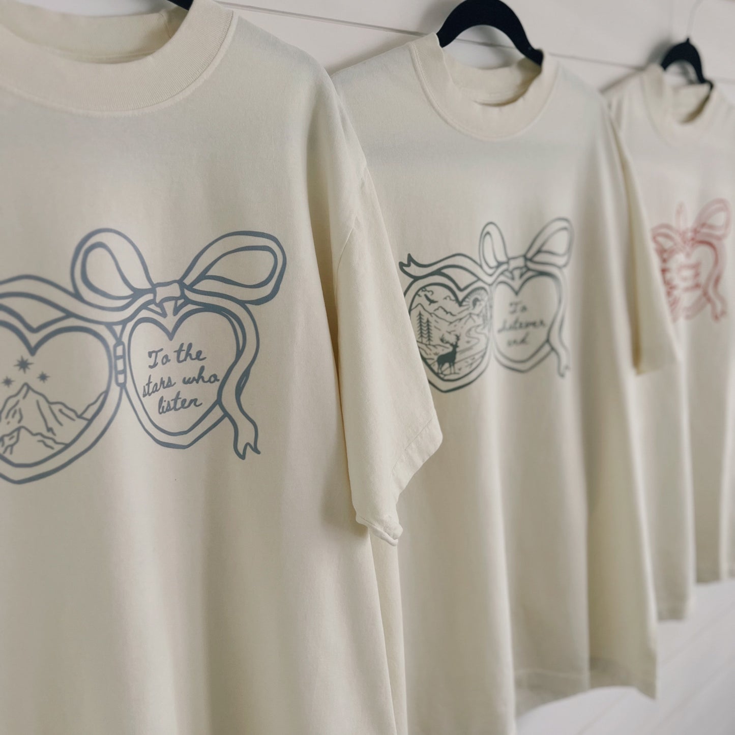 Printed Stars who Listen Locket Tee